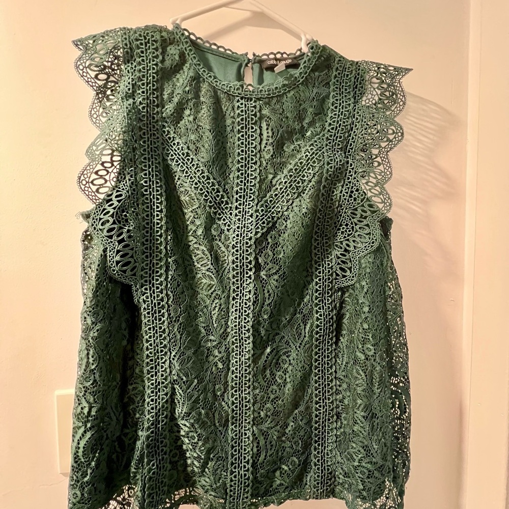 Cable & Gauge Emerald Lace Sleeveless Top